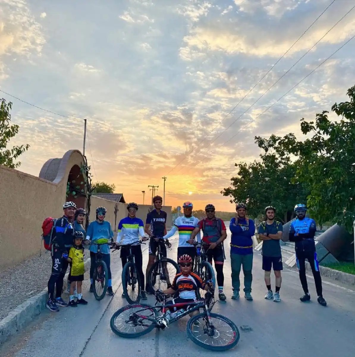 دوچرخه سواران رایابایک