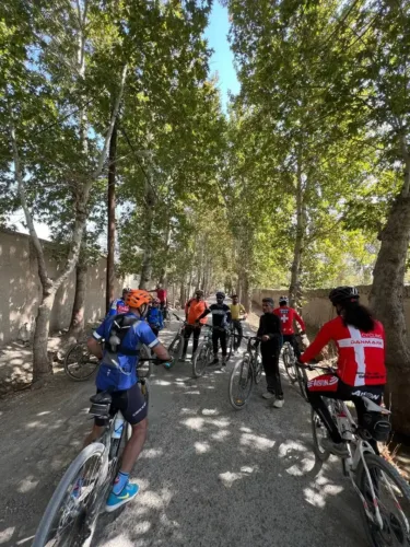 لذت رکابزنی گروه دوچرخه سواری رایابایک این بار در کوچه باغ های اطراف اصفهان در پاییز زیبا 3 دوچرخه سواری رایابایک