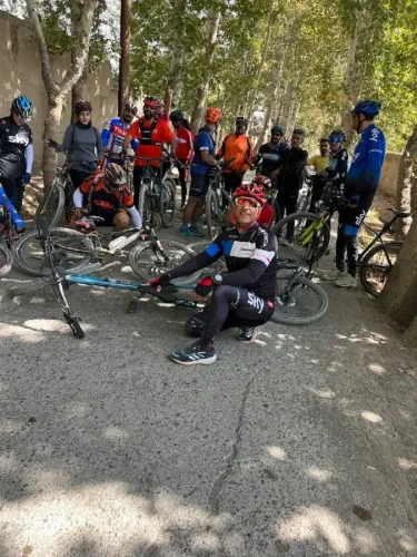 لذت رکابزنی گروه دوچرخه سواری رایابایک این بار در کوچه باغ های اطراف اصفهان در پاییز زیبا 2 گروه دوچرخه سواری رایابایک