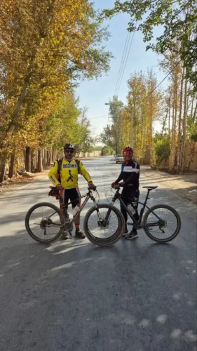 لذت رکابزنی گروه دوچرخه سواری رایابایک این بار در کوچه باغ های اطراف اصفهان در پاییز زیبا 4 دوچرخه سواری رایابایک